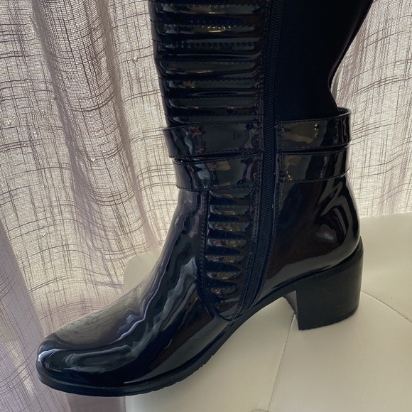 Beautiful patent leather boots - Picture 6 of 6